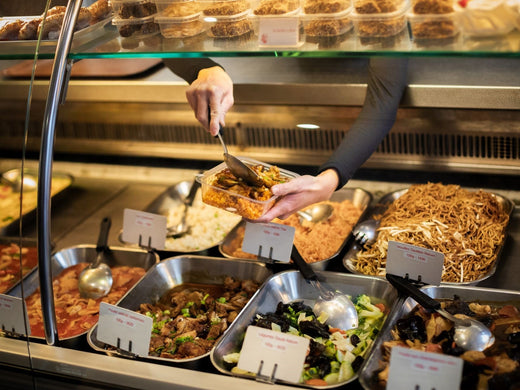 Traiteurs chinois : sous la vitrine, une cuisine familiale en héritage